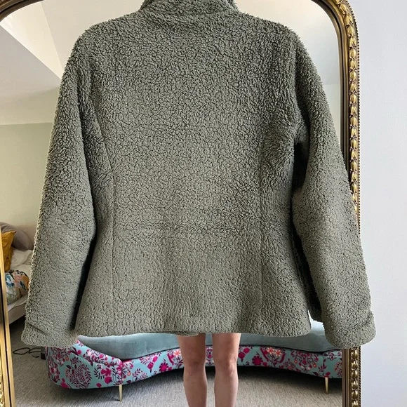 Patagonia Green Teddy Jacket with High Collar - Picture 10 of 15